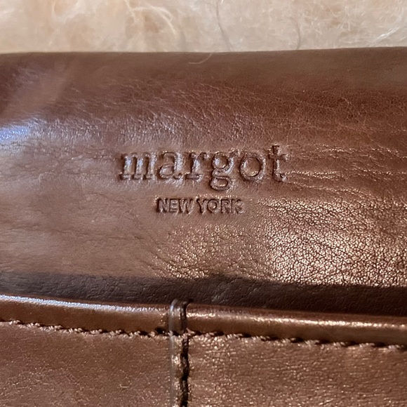 Margot Parker Turn Key Genuine Leather Crossbody Bag in Cognac. - Picture 13 of 13